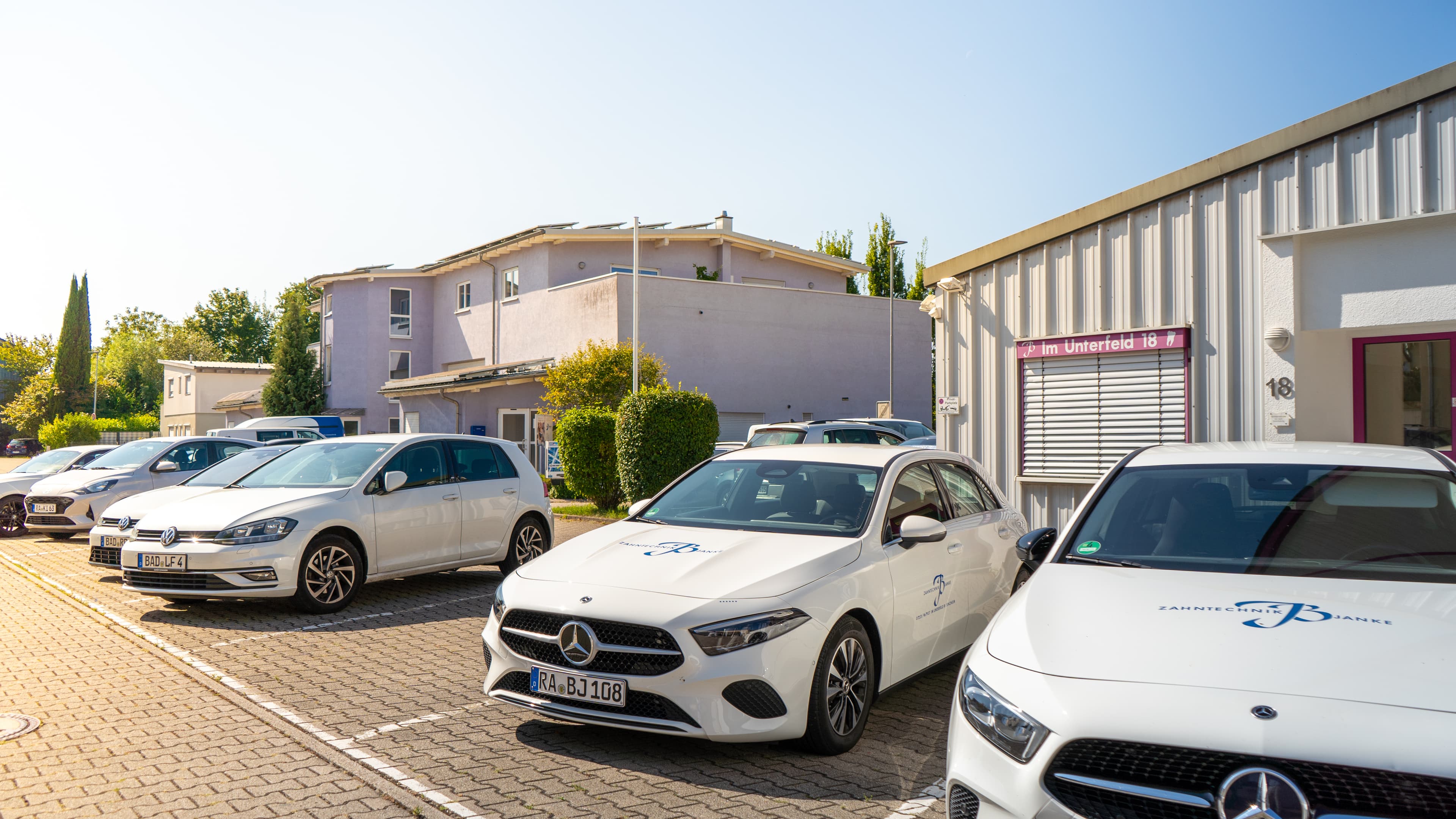 Zahntechnik Janke - Firmengebäude und Fuhrpark